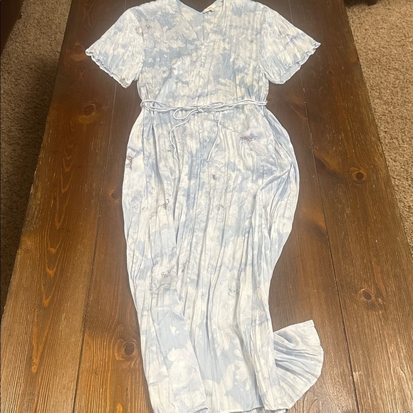 Vince Painted Magnolia V-Neck Midi Dress - Picture 4 of 11